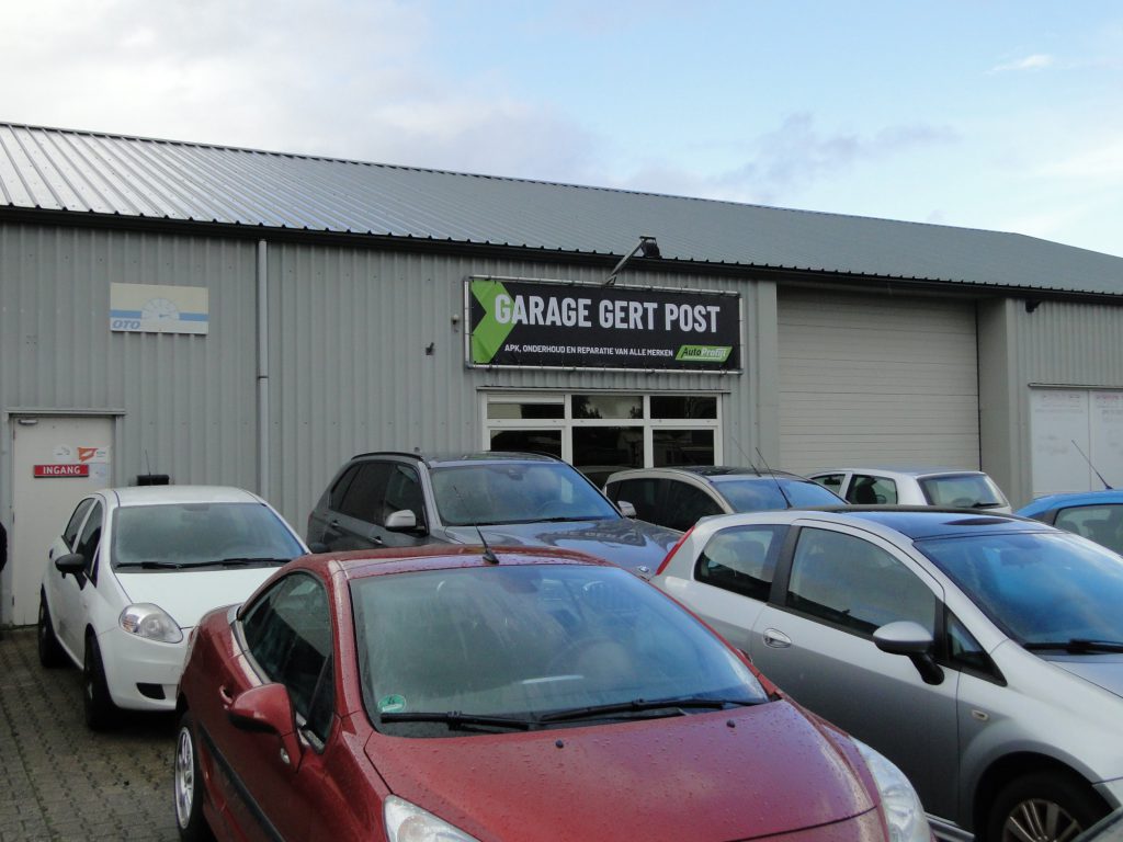 Het pand van Garage Gert Post aan de Berkenbroek in Steenwijk