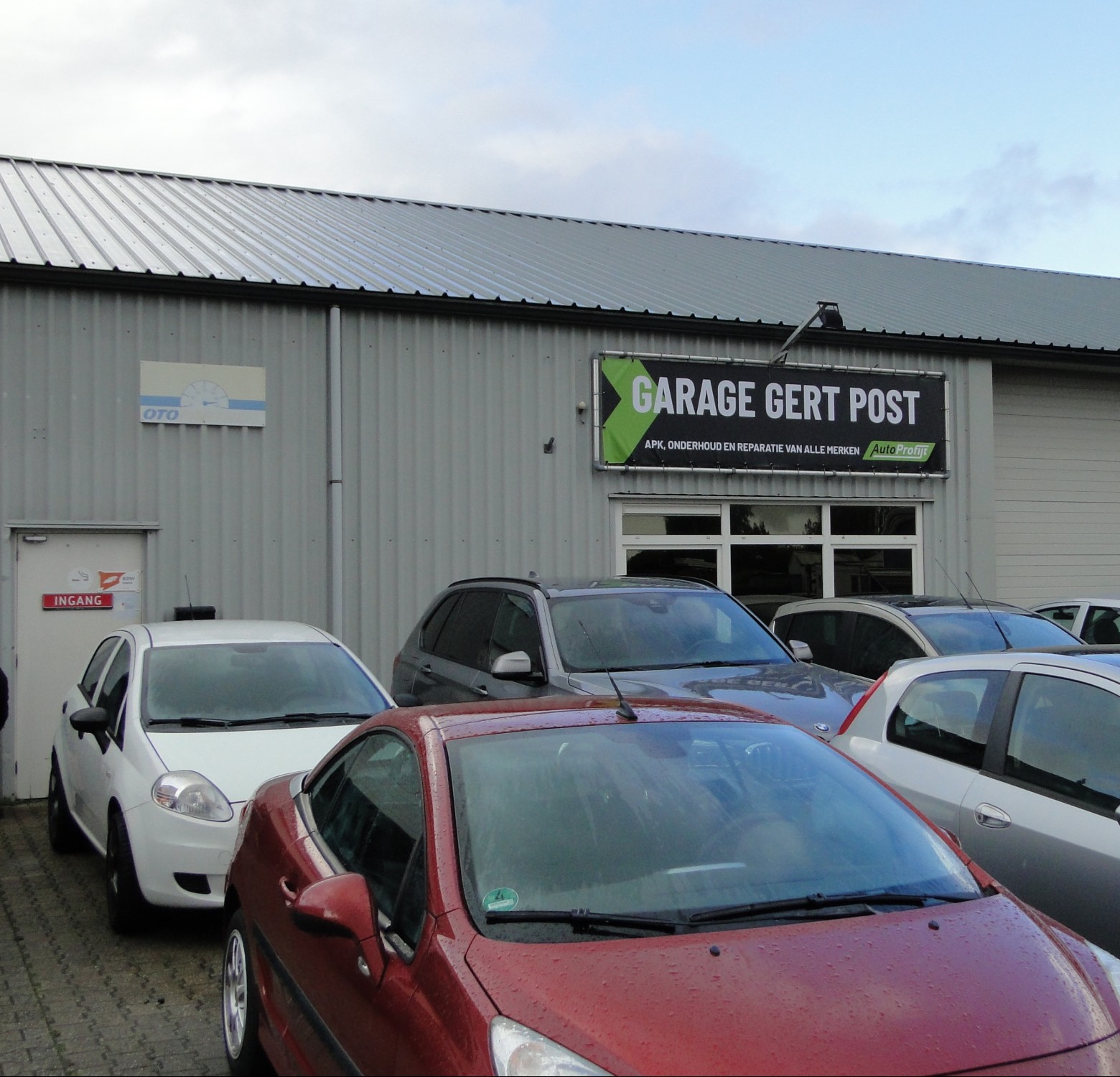 Het pand van Garage Gert Post aan de Berkenbroek in Steenwijk